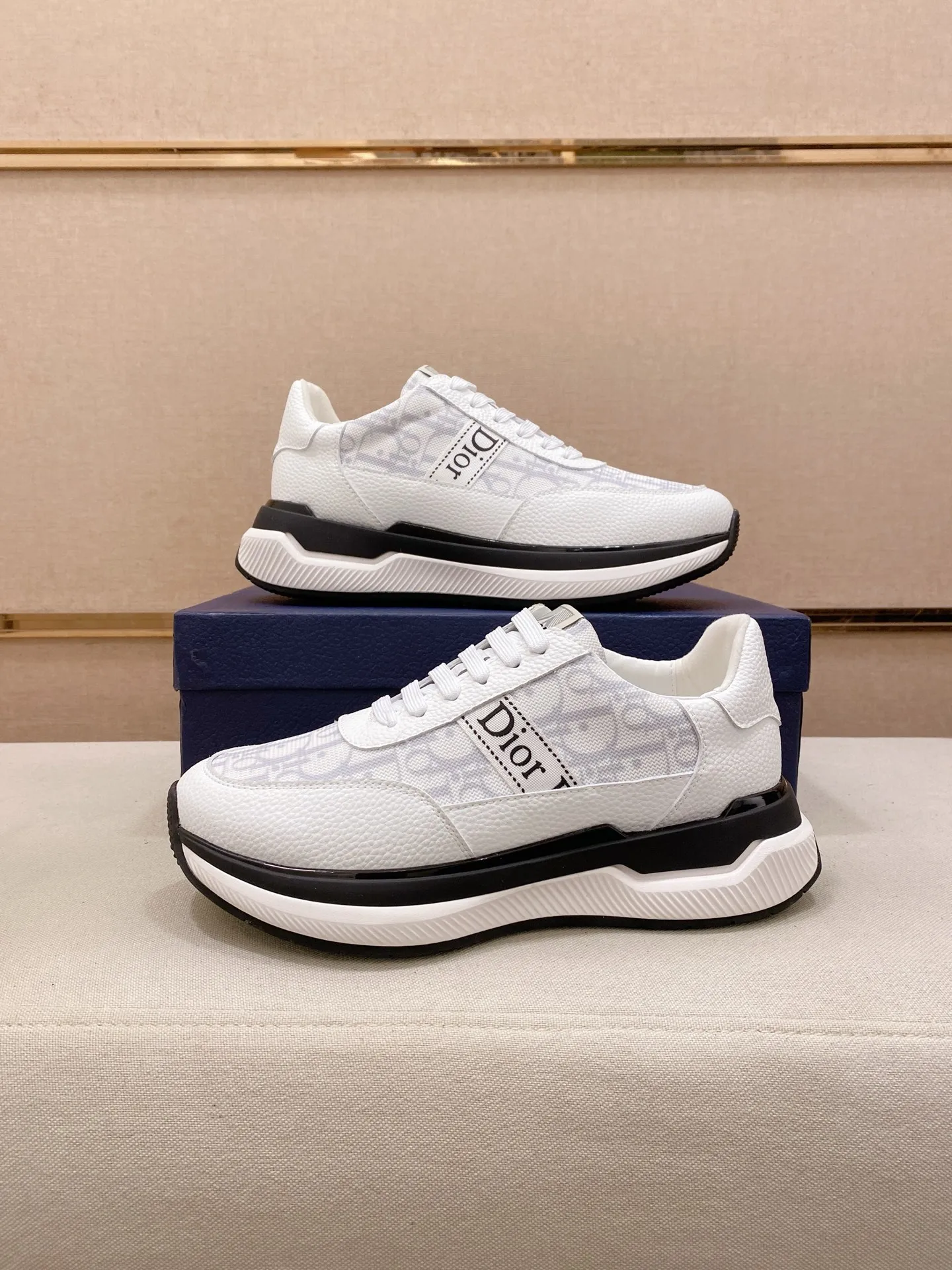 Men's shoes💰 462💰🇮🇹🇮🇹Dior d The new model is on sale at the same time at the counter. The upper 🇮🇹 is imported Italian first-layer cowhide, and the lining is fully imported sheepskin 💪💪. It is a complete 1⃣️ to 1⃣️ replica 🇮🇹💪💪, ⚠ Sole: The original sole is specially provided by the original factory. The exclusive movable molded sole is super comfortable. ⚠Original factory single goods, 🔍🔍high quality, you can enter and leave the counter at will, welcome to compare⚠. Code number:38-44